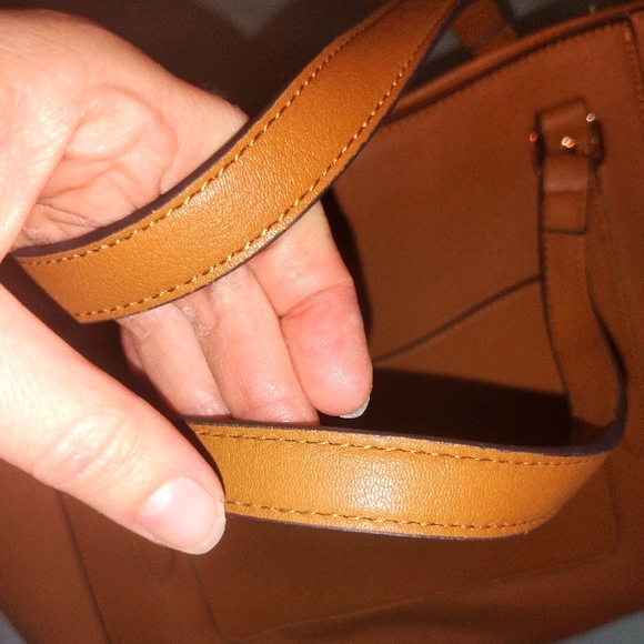 EUC Nine West Camel Tan Large Purse 2 Inside Pockets & Zipper Part Inside - Picture 4 of 5